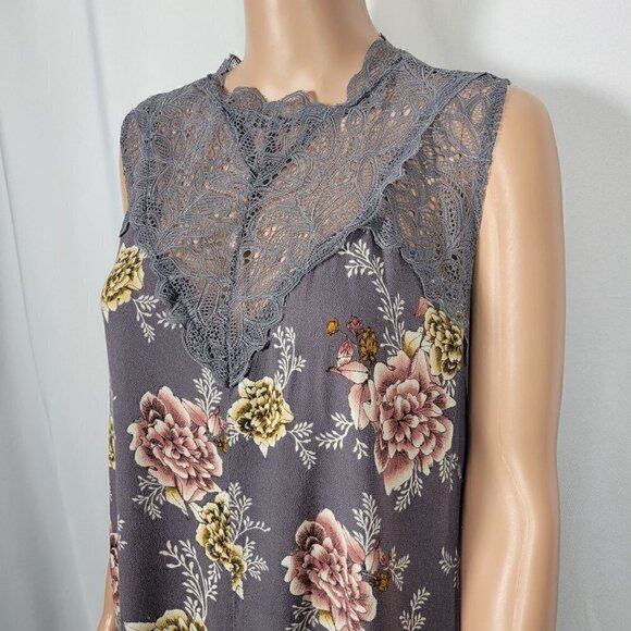 Torrid Women's Lace Mock Neck Floral Flowy Grey Tank Keyhole Back Size 1 (14/16) - Picture 3 of 11